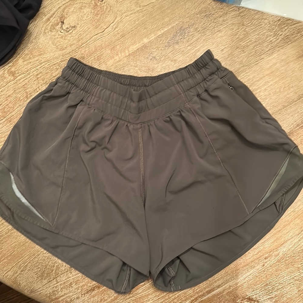 Lululemon Hotty Hot Shorts size 6